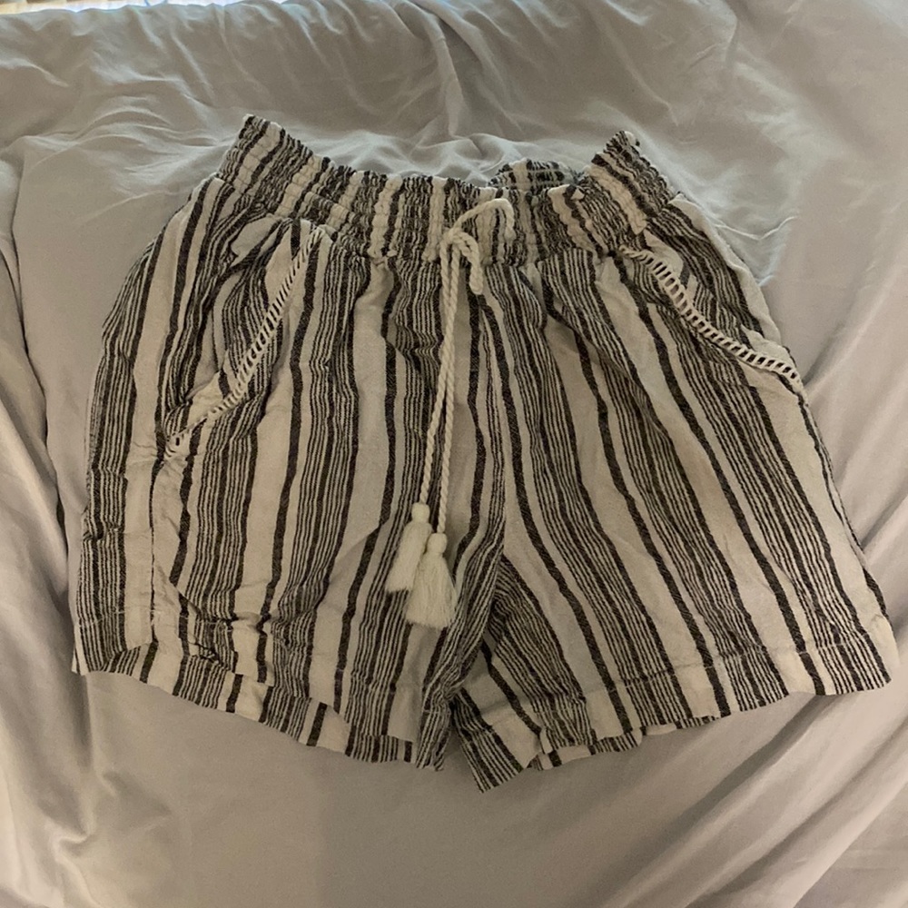 Xs starchy beach shorts with back pockets